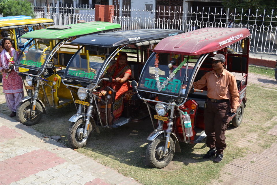 Electric rickshaws in india image